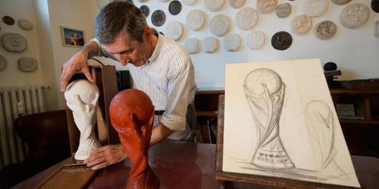 Si u krijua trofeu i Kupës së Botës: historia e skulptorit italian që i dha futbollit një nga simbolet më të mëdha 18 korrik 2026