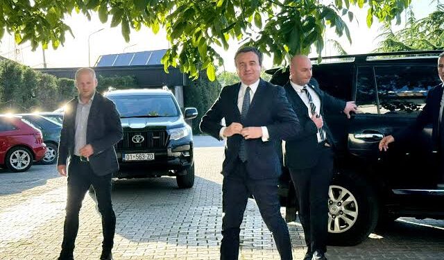 Dikur i kritikonte “xhipat e zinj”, sot Qeveria e Kurtit jep tender rreth 60 mijë euro për dy të tillë.