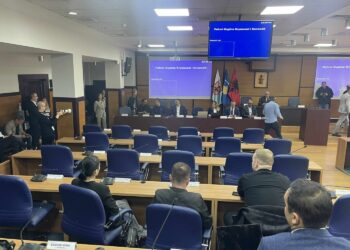 Përplasje verbale mes dy asamblistëve në Kuvendin Komunal të Pejës, ndërpritet seanca.
