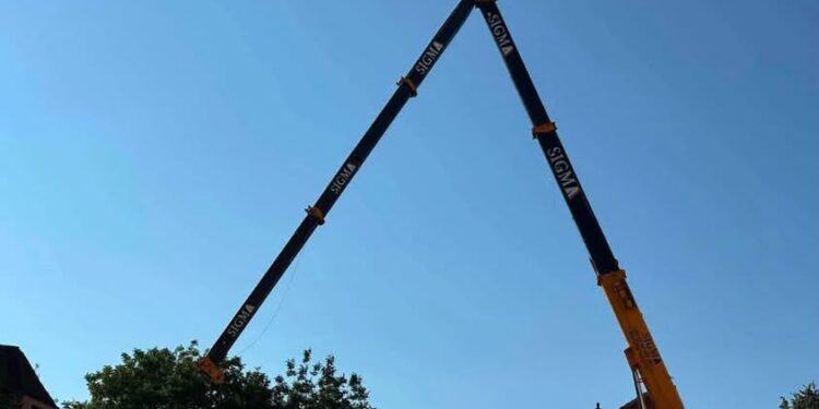 Tre persona ndalohen pas rrëzimit të vinçit në Prishtinë, Prokuroria nis hetime për vdekjen e 26-vjeçarit