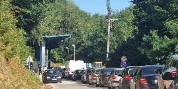 Fluksi në kufi në mbrëmje: Deri në 90 minuta pritje në Muçibabë, kolona 1.2 kilometra