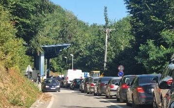 Fluksi në kufi në mbrëmje: Deri në 90 minuta pritje në Muçibabë, kolona 1.2 kilometra