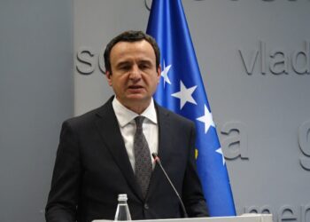 Thotë se po shkon në kryeministri, Kurti vazhdon t’i shmanget pyetjes për institucionet.
