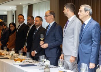 Kryeministri serb mbledh në drekë shtetet që nuk e njohin Kosovën.