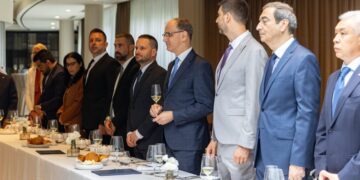 Kryeministri serb mbledh në drekë shtetet që nuk e njohin Kosovën.