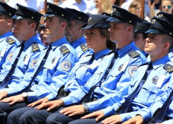 Policia e Kosovës mbetet sërish pa uniforma të reja, anulohet tenderi 11.3 milionësh.