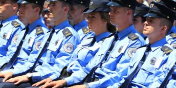 Policia e Kosovës mbetet sërish pa uniforma të reja, anulohet tenderi 11.3 milionësh.