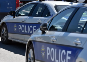 Voziti 117 km/h në zonën 60 km/h në veri, shoferi gjobitet me 300 euro dhe i ndalohet drejtimi i automjetit për tre muaj.