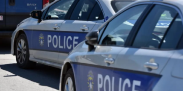 Voziti 117 km/h në zonën 60 km/h në veri, shoferi gjobitet me 300 euro dhe i ndalohet drejtimi i automjetit për tre muaj.
