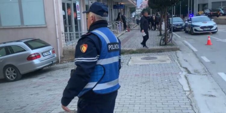Të shtëna me armë ndaj ekipit të KRU “Mitrovica”, Policia nis hetimet.
