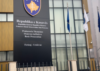 Arrestohet i dyshuari që sulmoi me thikë dy persona në Ferizaj, Prokuroria jep detaje.