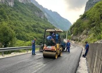 Mbyllet përkohësisht qarkullimi në segmentin Brezovicë–Prevallë, shkak punimet e asfaltimit