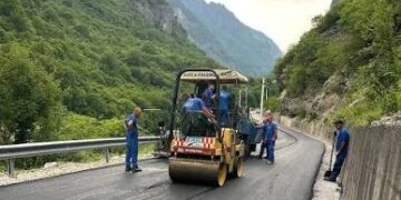 Mbyllet përkohësisht qarkullimi në segmentin Brezovicë–Prevallë, shkak punimet e asfaltimit