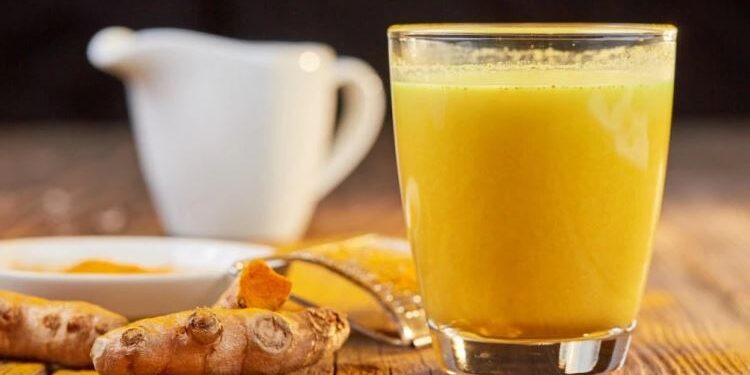 Lëngu me fruta dhe xhenxhefil: Cilat janë përfitimet e tij shëndetësore?