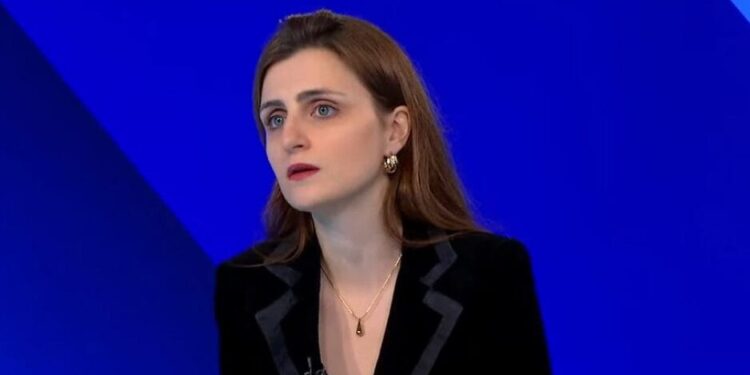 Janina Ymeri: Refuzimi i projekteve amerikane bazohet në interesat e mafisë energjetike.
