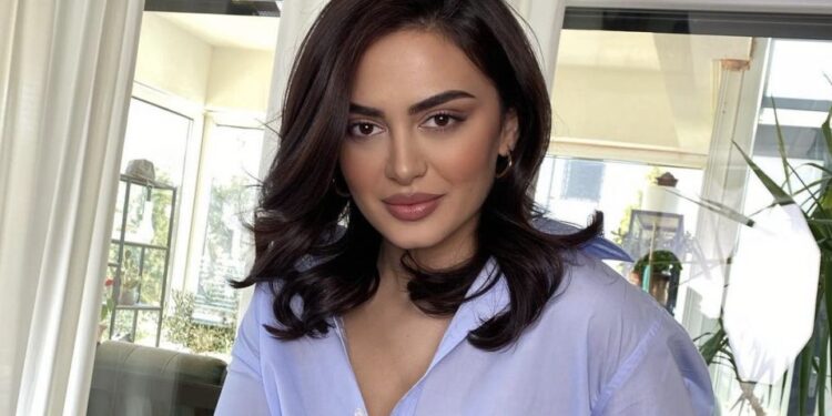 Albina Kelmendi bëhet nënë për herë të parë, ja emri që i vendosi djalit.