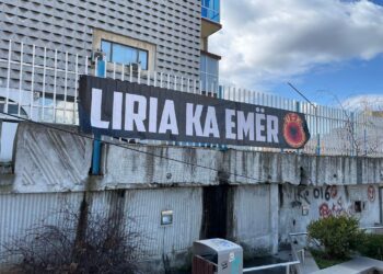 “Liria ka Emër” lanson “Orën e Pritjes” në Vushtrri: Mesazh në mbështetje të ish-krerëve të UÇK-së