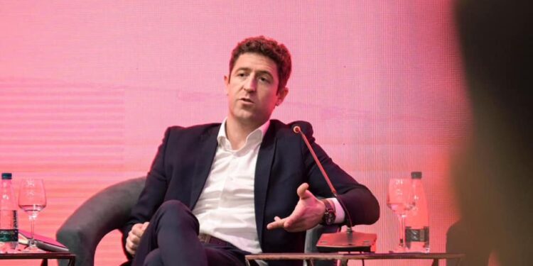 Deputeti i VV-së konfirmon se ishte me Kurtin në Banjë: “S’është resort luksoz”