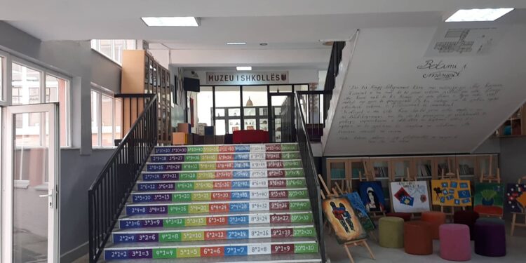 Punëtorët teknikë të shkollave në Prishtinë paralajmërojnë grevë nga 1 shtatori