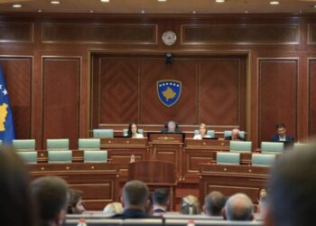 Hoti: Dërgimi i moskonstituimit të Kuvendit në Kushtetuese mund të jetë në interes të VV’së, por duhet dërguar urgjentisht.