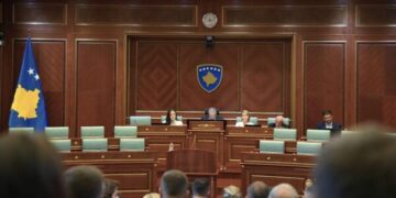 Hoti: Dërgimi i moskonstituimit të Kuvendit në Kushtetuese mund të jetë në interes të VV’së, por duhet dërguar urgjentisht.