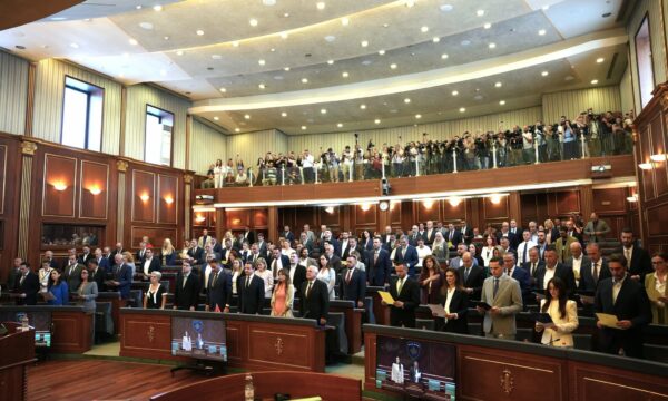 Afati skadon në mesnatë, çfarë ndodh nëse Kuvendi i Kosovës nuk konstituohet?.
