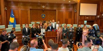 Tension në Kuvend: PDK hyn në sallë, kërkon vazhdimin e seancës konstituive
