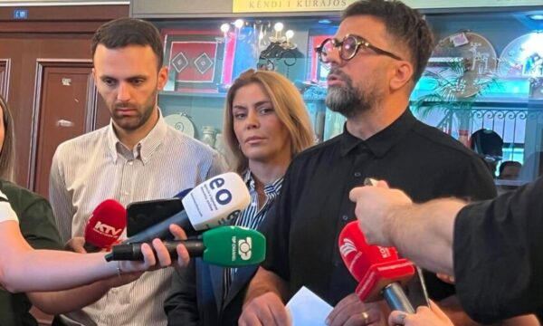 “Skandaloze, po nënshtrohet administrata” – PDK kundërshton deklaratën e Kuvendit, paralajmëron ankesë