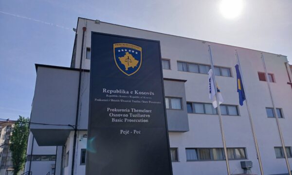 Aktakuzë në Pejë: Dy persona dyshohet se i morën 135 mijë euro një qytetari, duke i premtuar transplant të veshkës.