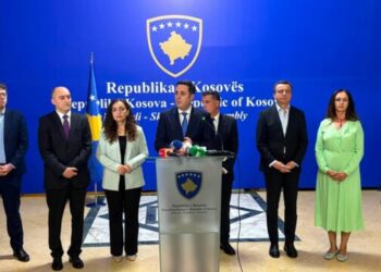 Kurti rri prapa Abdixhikut, nuk flet fare në konferencën për media