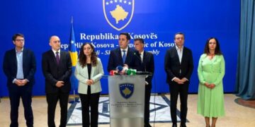 Kurti rri prapa Abdixhikut, nuk flet fare në konferencën për media