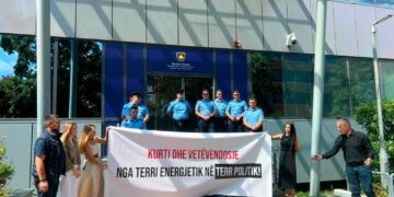 Aleanca hedh thasë me qymyr para Qeverisë: Ramadani akuzon Kurtin se po e çon Kosovën në “terr politik”