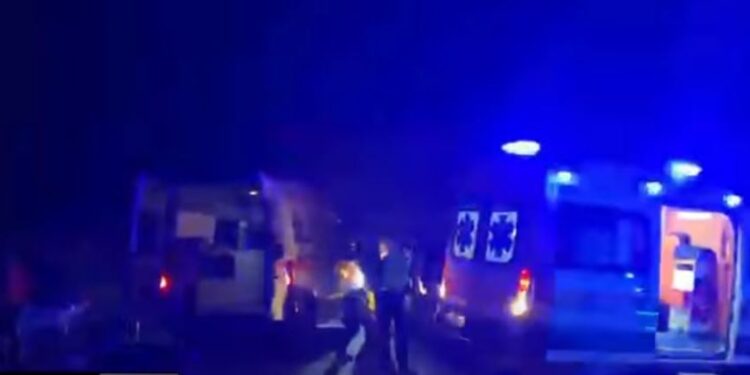 Tragjedi në Janqishtë të Malishevës: Përplasen motoçikleta dhe vetura, një person humb jetën.