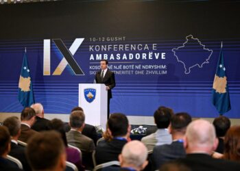 Kurti në Konferencën e 9-të të Ambasadorëve: Kosova synon diplomaci më aktive dhe rol më të madh ndërkombëtar