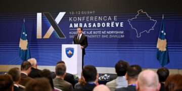 Kurti në Konferencën e 9-të të Ambasadorëve: Kosova synon diplomaci më aktive dhe rol më të madh ndërkombëtar