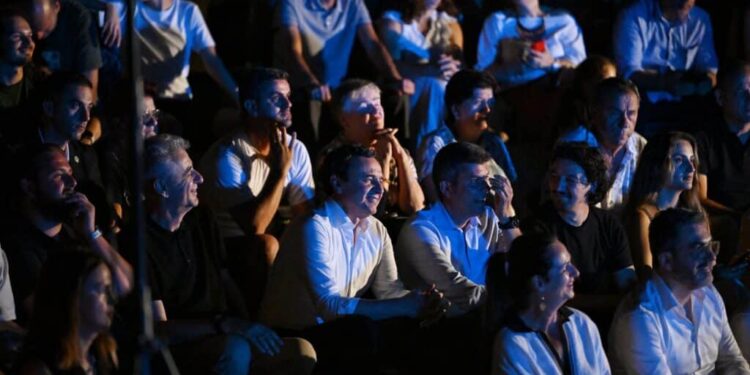 Kurti viziton festivalin “Ditët e Shqiptarit” në Gjakovë