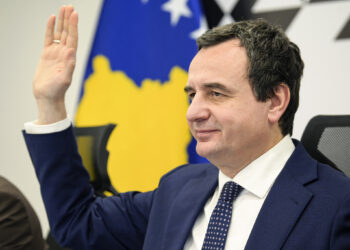 Takimi me Haxhiun, Kurti: “Nuk thërret seancë”, hesht për bisedën me Avni Deharin.