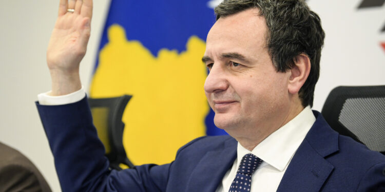Takimi me Haxhiun, Kurti: “Nuk thërret seancë”, hesht për bisedën me Avni Deharin.