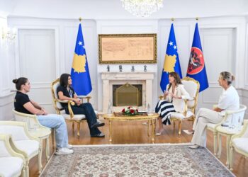 Donjeta Sadiku dekorohet me Medaljen Presidenciale të Meritave nga Haxhiu