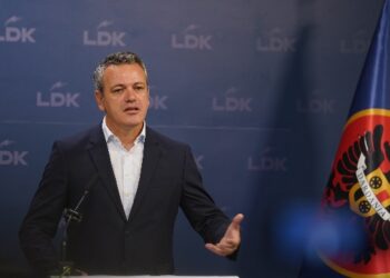 Gashi paralajmëron për përplasje fizike në Kuvend: LDK-së po i mungon pozicioni i qartë