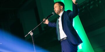 “Organizatë banditeske”, Tahiri sulmon VV-në: Kur s’e respekton Kushtetutën, pse biznesi të respektojë ligjin?.