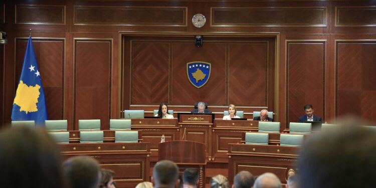 Dehari u bën thirrje partive për dialog: Pa marrëveshje politike rrezikohet përplasja në Kuvend