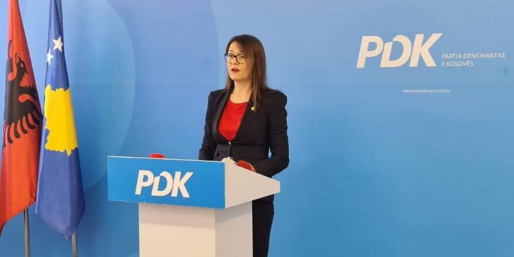 “Mos i përdor institucionet e sigurisë”, deputetja e PDK-së i bën thirrje Kurtit.