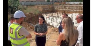 “Mos thoni se s’kemi ditur” – Fitore Pacolli paralajmëron ashpër kompaninë që po punon në Podujevë