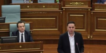 “E ndoqa qëndrimin e mikut tim”, Kurti për Abdixhikun: “Nuk është pak ta marrësh Kryetarin e Kuvendit”.