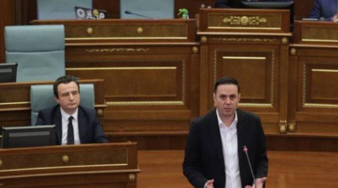 “E ndoqa qëndrimin e mikut tim”, Kurti për Abdixhikun: “Nuk është pak ta marrësh Kryetarin e Kuvendit”.