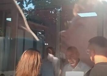 Çitaku tenton të hyjë në Qeveri, i ndalohet hyrja – pamje