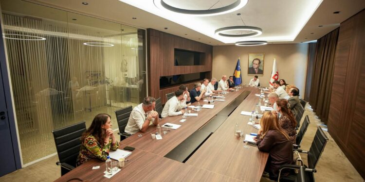 Abdixhiku mbledh deputetët e LDK-së: Të bashkuar në përcaktimin e rrugëtimit politik