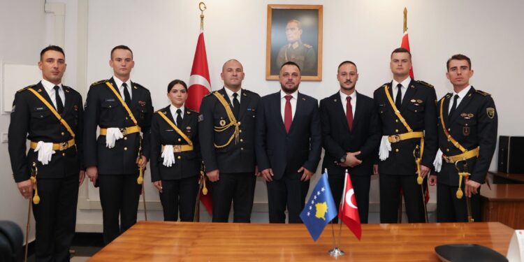 Maqedonci uron pesë oficerët kosovarë të diplomuar në Akademinë Ushtarake të Turqisë