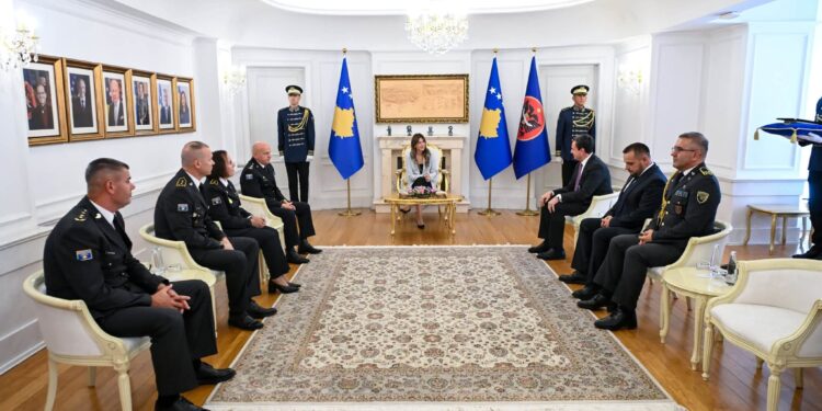Tre gjeneralë të rinj në FSK, Haxhiu: Do t’i shërbeni me nder dhe dinjitet Republikës së Kosovës